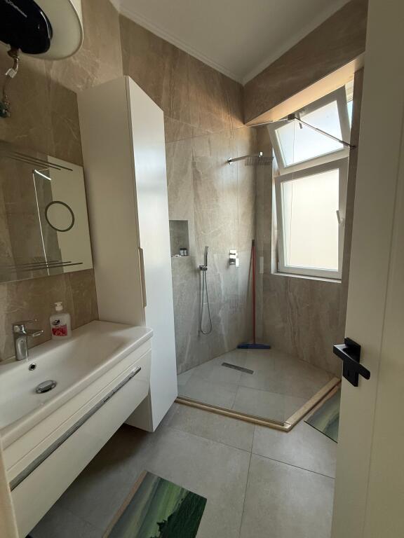 Jepet me qira – Apartament 2+1 Donika center