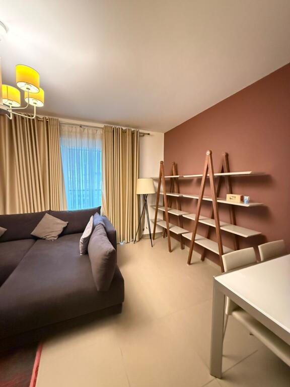 Ambasador 3, Japim me Qira 1+1