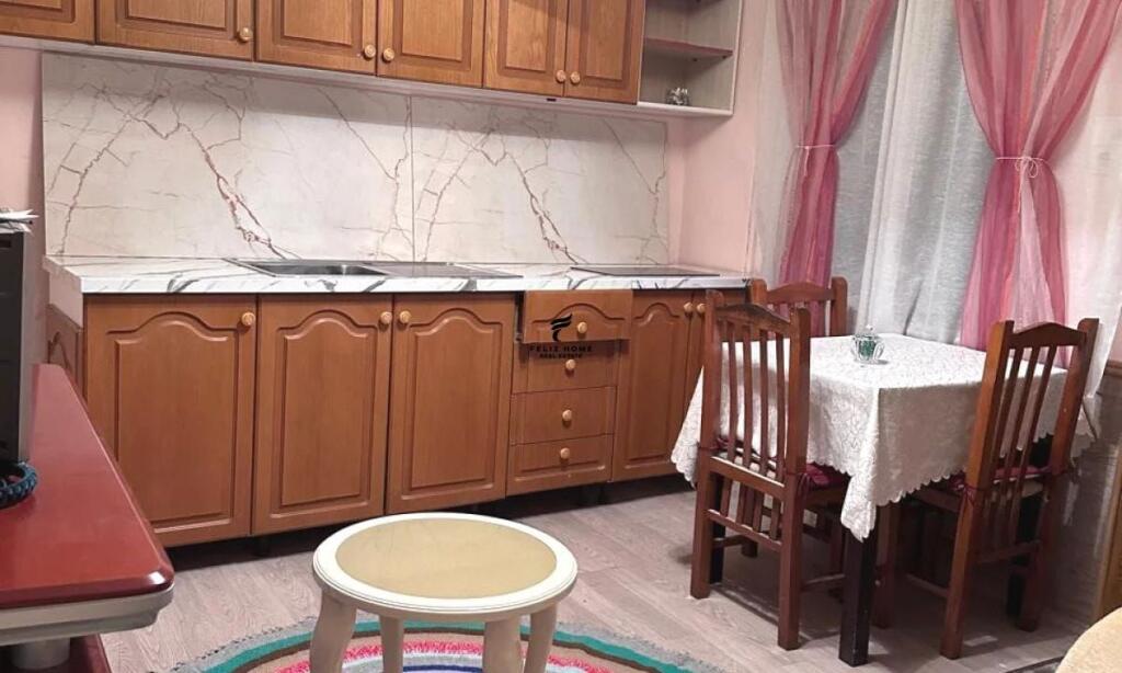 APARTAMENT ME QERA 1+1 MYSLYM SHYR 40.000 LEKE