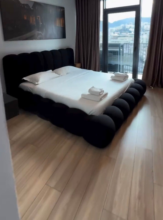 🌟 Shitet 2+1+2 – Rezidenca Premium Lake View pranë Liqenit, Tirane