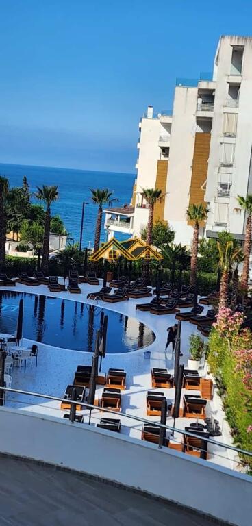 Shitet apartament 2+1+2 te Rezidenca White Hill, Currila.