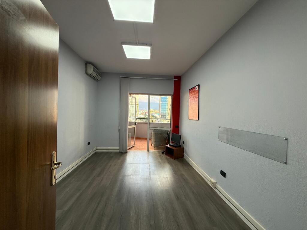 OFROJME PER QIRA AMBIENT PER ZYRA NE ZONEN E BLLOKUT!