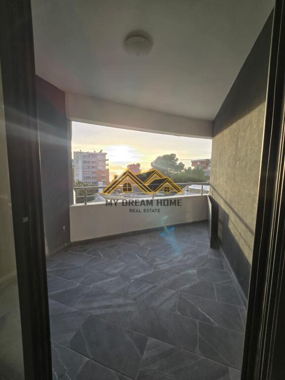 Shitet apartament 2+1+2 te Rezidenca White Hill, Currila.