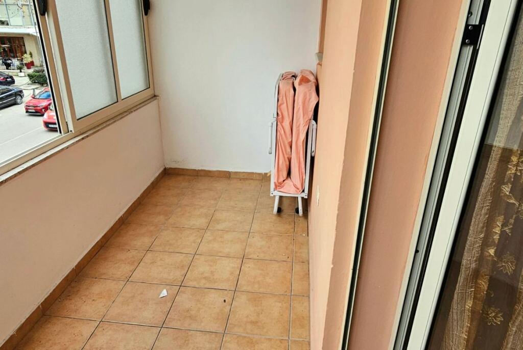 A Vlore, Vicino a Jumbo, Monolocale In Vendita Con Vista Sul Viale!