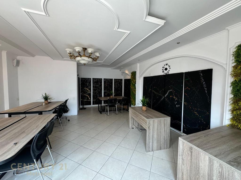 Zyrë me Qira – Rruga e Barrikadave