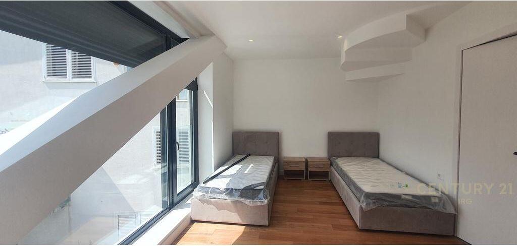 Shitet Vilë Ekskluzive me Pishinë – Rezidenca Kodra e Diellit 1