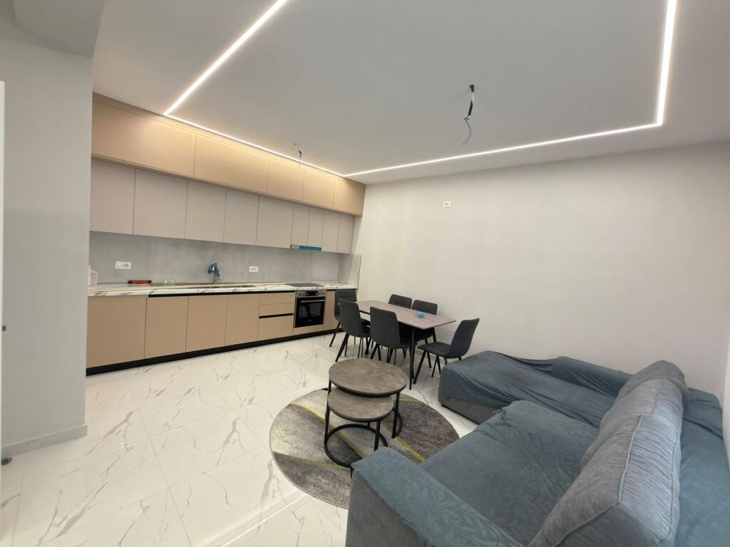 ✅Jepet me qira shtëpi private në Kombinat  📍  