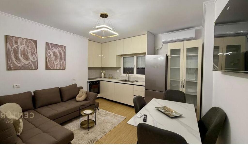 Jepet me qera apartament modern 1+1, Rruga e Dibres tek Medreseja