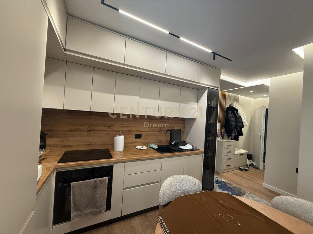 Apartament 2+1 per shitje ne Xhamllik