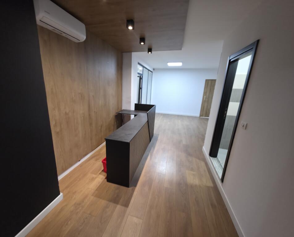 Zyrë me Qira – 370 m² te Usluga