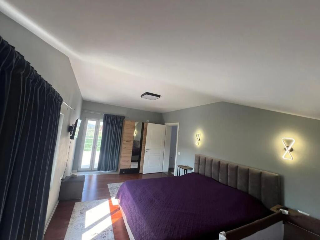 🏡 VILË 3-KATËSHE ME QIRA – LUNDËR, pranë TEG​