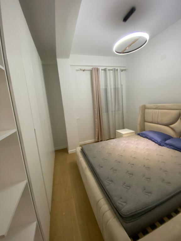 2+1,arredato,via peti vicino al complesso greco, 800 euro