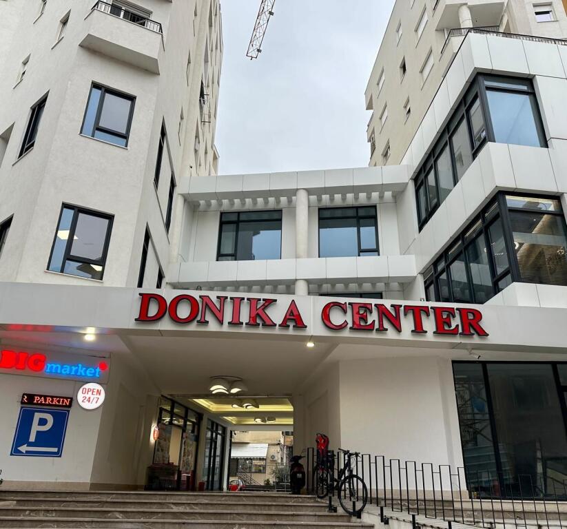 Jepet me qera zyre , donika center