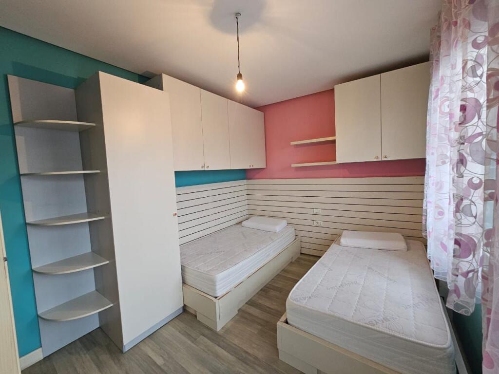 Apartament 2+1 per qera tek Rruga e Kavajes!