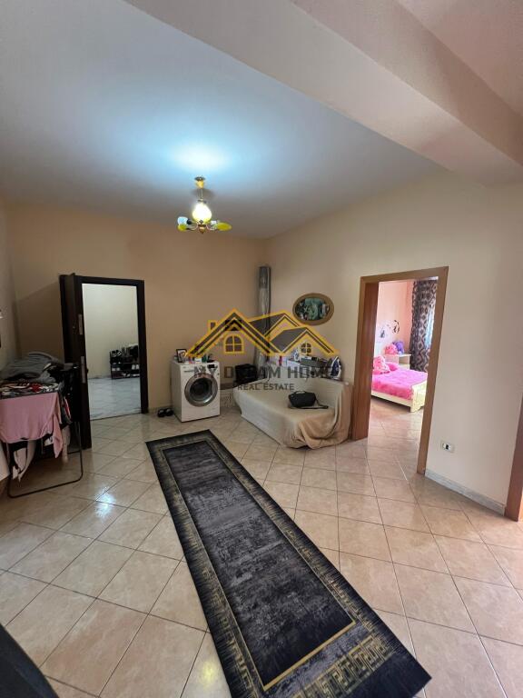 APARTAMENT 2+1 PER SHITJE TEK DREJTORIA E POLICISE!!