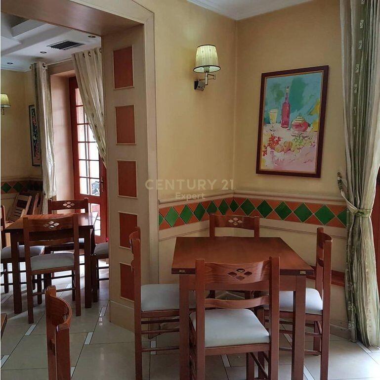 AMBIENT KOMERCIAL PER QIRA NE RRUGEN E KAVAJES ! 2,500 € /Muaj