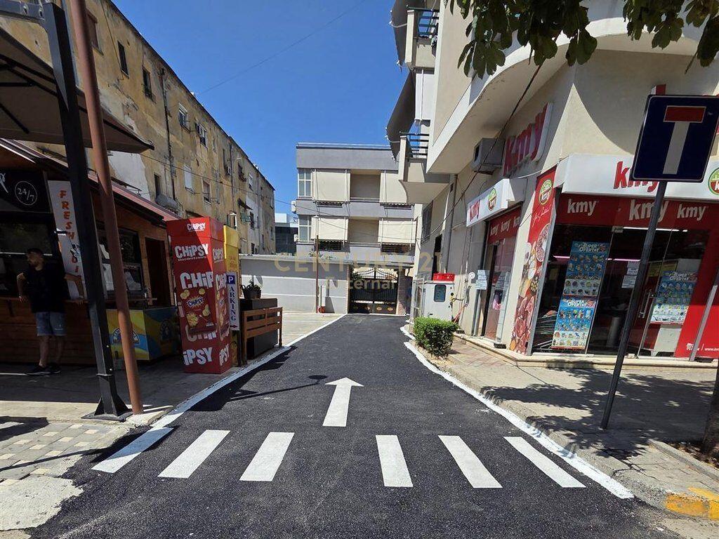 Tokë Komerciale Për Shitje në Rruga Kongresi i Manastirit, Tirane