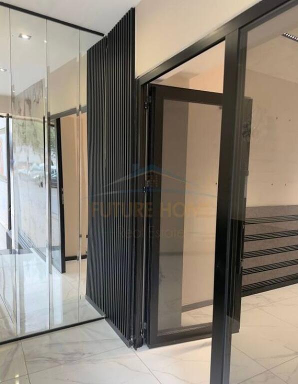 Qera, Ambient Komercial, Rruga e Kosovarve