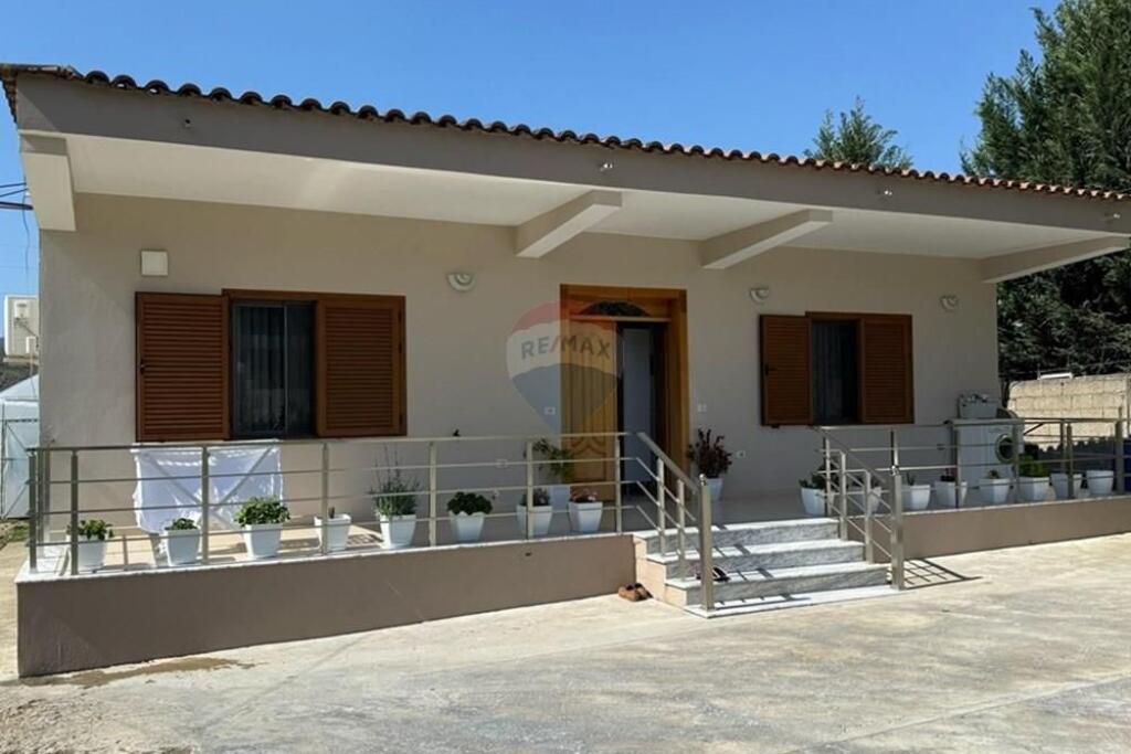 SHITET SHTEPI PRIVATE NE PEZE-HELMES !!!