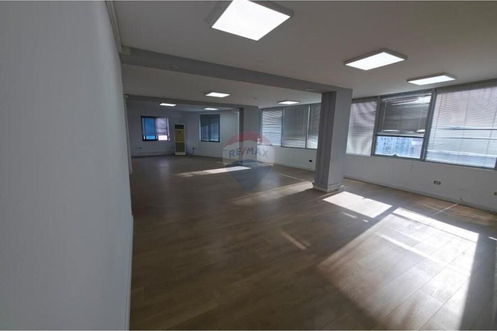 Zyrë me Qira – 370 m² te Usluga