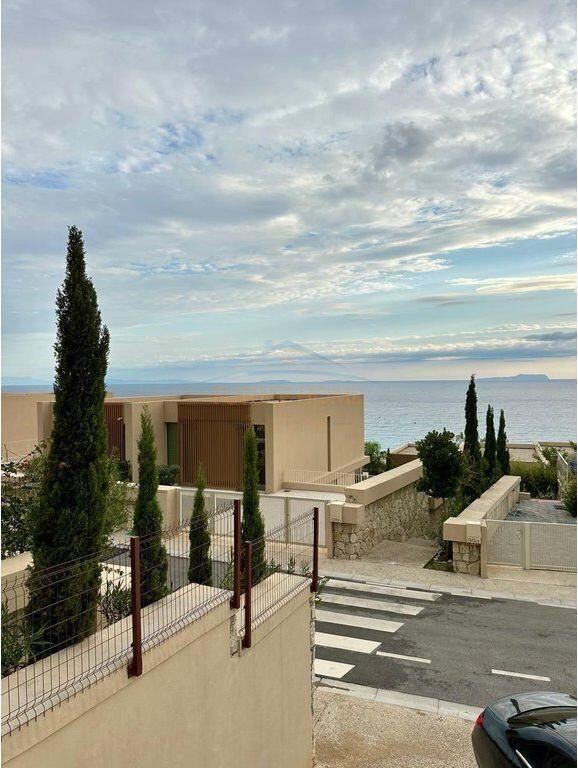 Shitet apartament 2+1 +2 poste parkimi Green Coast 1