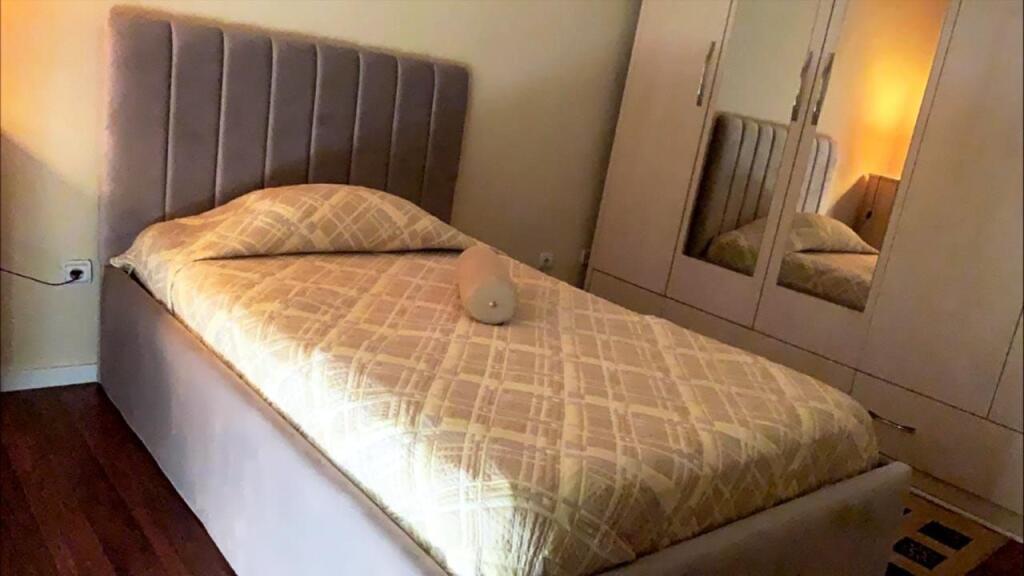 SHITEt APARTAMENT 2+1 &amp;  Garsionere prane Amabasades Amerikane