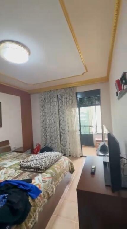 INVESTIM, Shitet apartament 2+1+2 tualete te Zogu i Zi prane Mozaikut te Tiranes !!