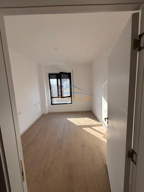 Qera, Ambient për Zyra , 5 Maji,Tiranë Prestige63070