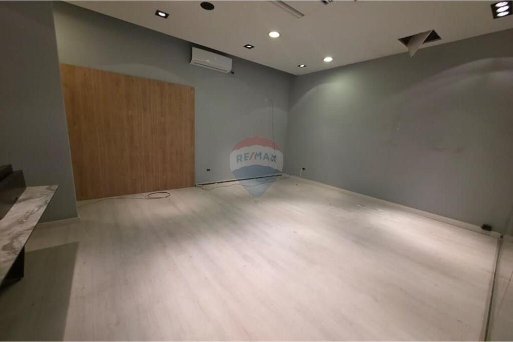 Zyre /:/ dyqan me qera te Vesa Center Bllok.