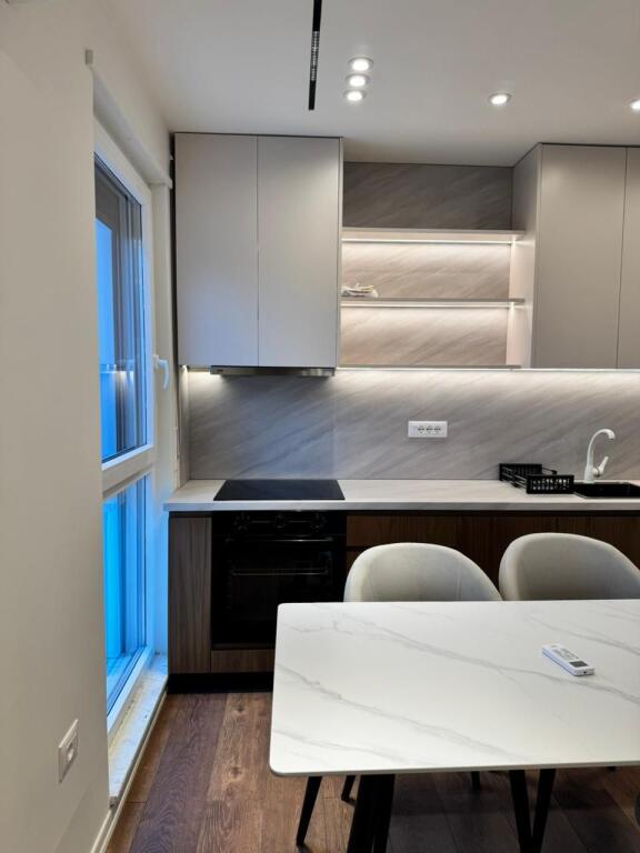 🏡 Jepet me qira apartament 1+1 me parkim 📍 Adresa: Xhamllik💰 Çmimi: 700€ (i diskutueshëm)