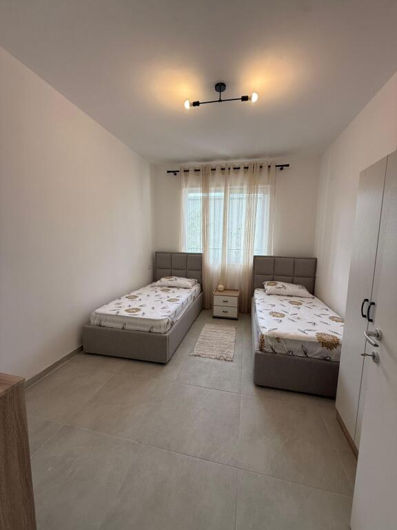 Jepet me qera Apartamenti 2+1 , Univers City prane Qtu-se  550 Mije leke