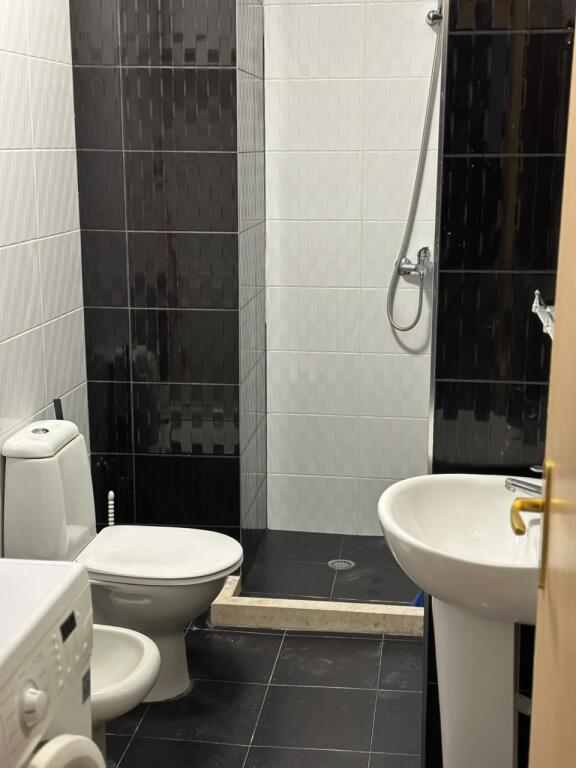 Jepet me qera apartament 1+1 Astir