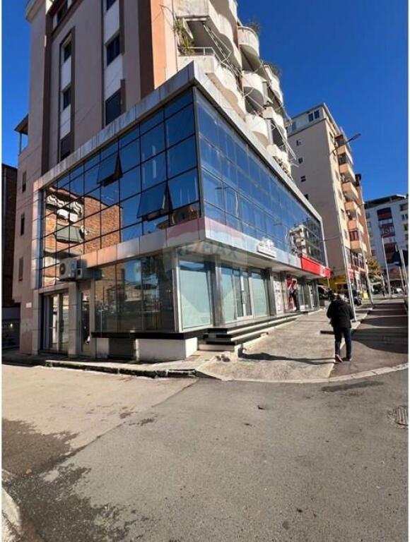 EKSKLUZIVE AMBIENT KOMERCIAL PER QIRA KINOSTUDIO