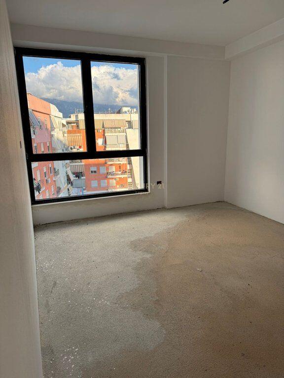 Shitet apartament 2+1 rruga Jordan Misja