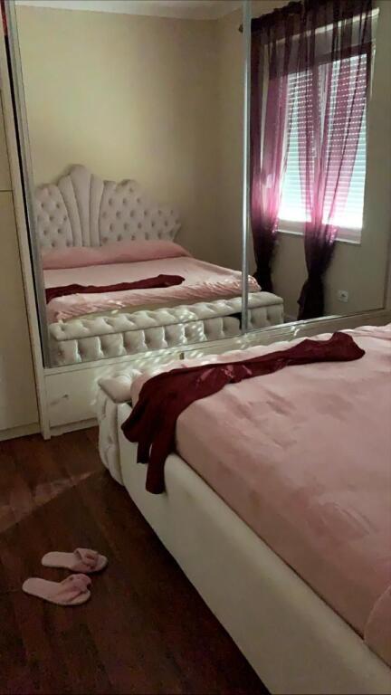 SHITEt APARTAMENT 2+1 &amp;  Garsionere prane Amabasades Amerikane