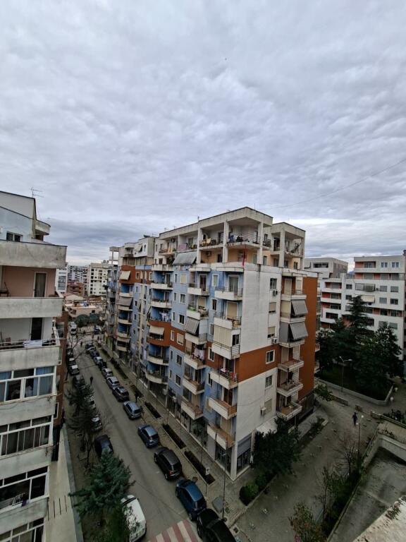 Jepet Me Qira : Apartament 1+1 &amp; 1 BLLK (📍Kombinat / Sapor Lounge ) ✨️ E mobiluar / Pallat I Ri  40.000 Leke/Muaj
