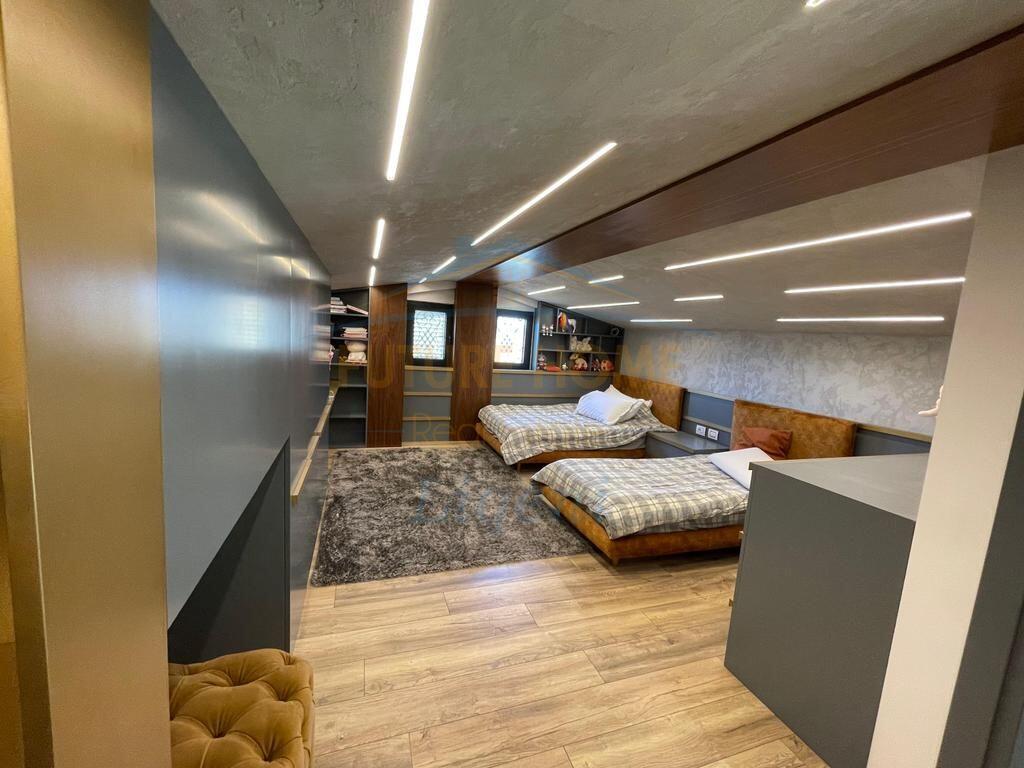 Qera, Duplex 3+1+3+Post Parkimi, Liqeni i Thate, Tiranë.