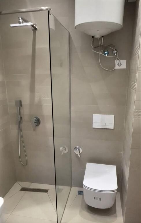 Rruga 5 Maj - Jepet me Qira Garsoniere!