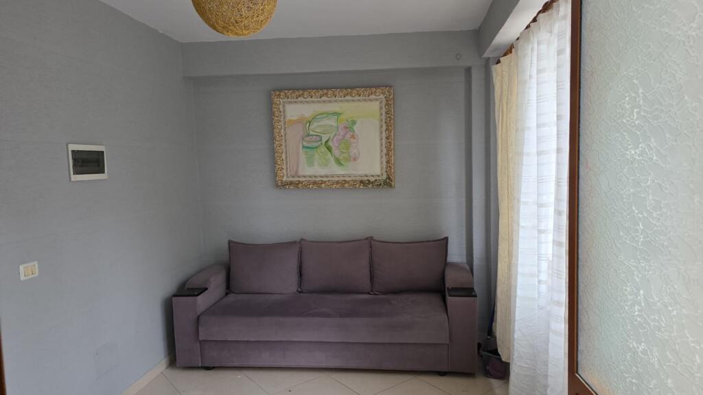 Shtepi private 2+1 me qera ne Xhamllik