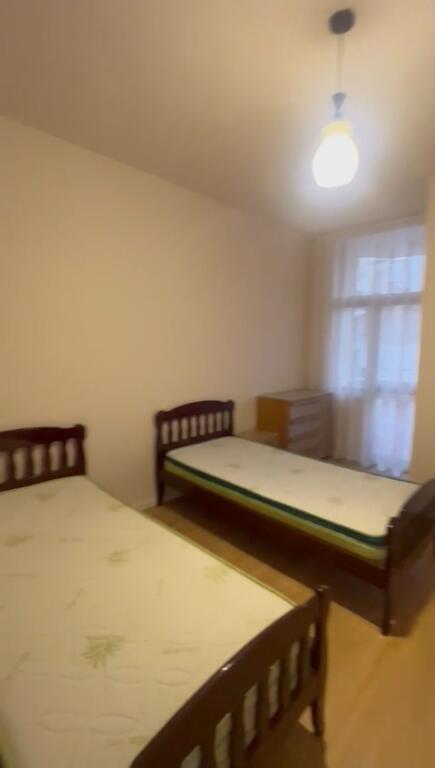 Shitet apartament 2+1+2 tualete te Rruga Fortuzi !!