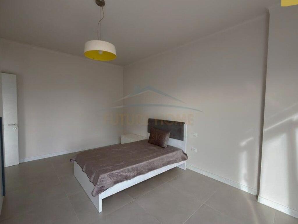 Shitet, Apartament 2+1+2 , Kika 2 , Komuna e Parisit.