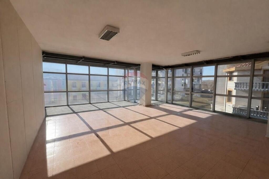 EKSKLUZIVE AMBIENT KOMERCIAL PER QIRA KINOSTUDIO