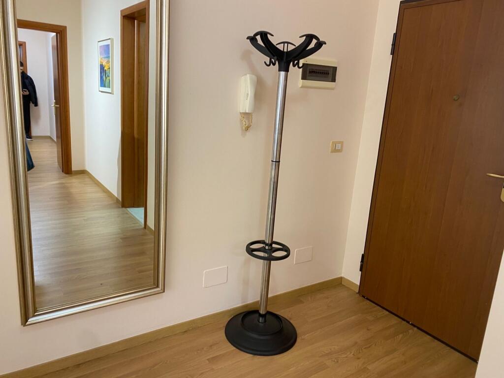 2+1,i mobiluar,me post parkimi,te kopshti zologjik,800 euro