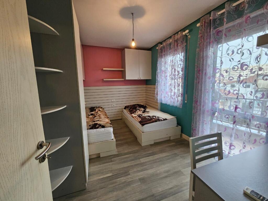Apartament 2+1 per qera tek Rruga e Kavajes!