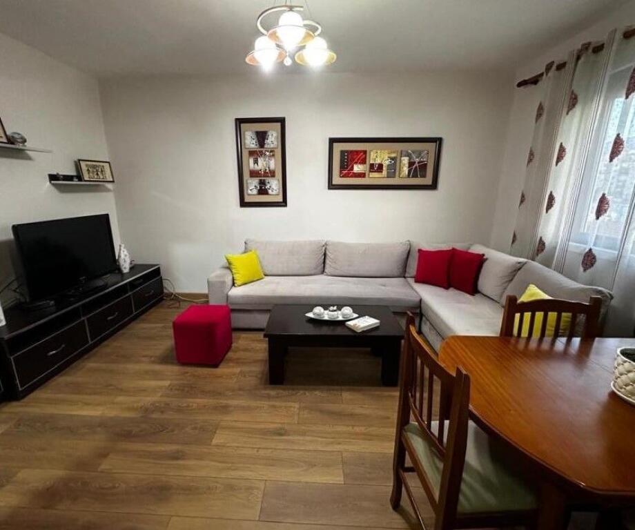 Shitet apartament 2+1, te Xhamlliku, Fresk