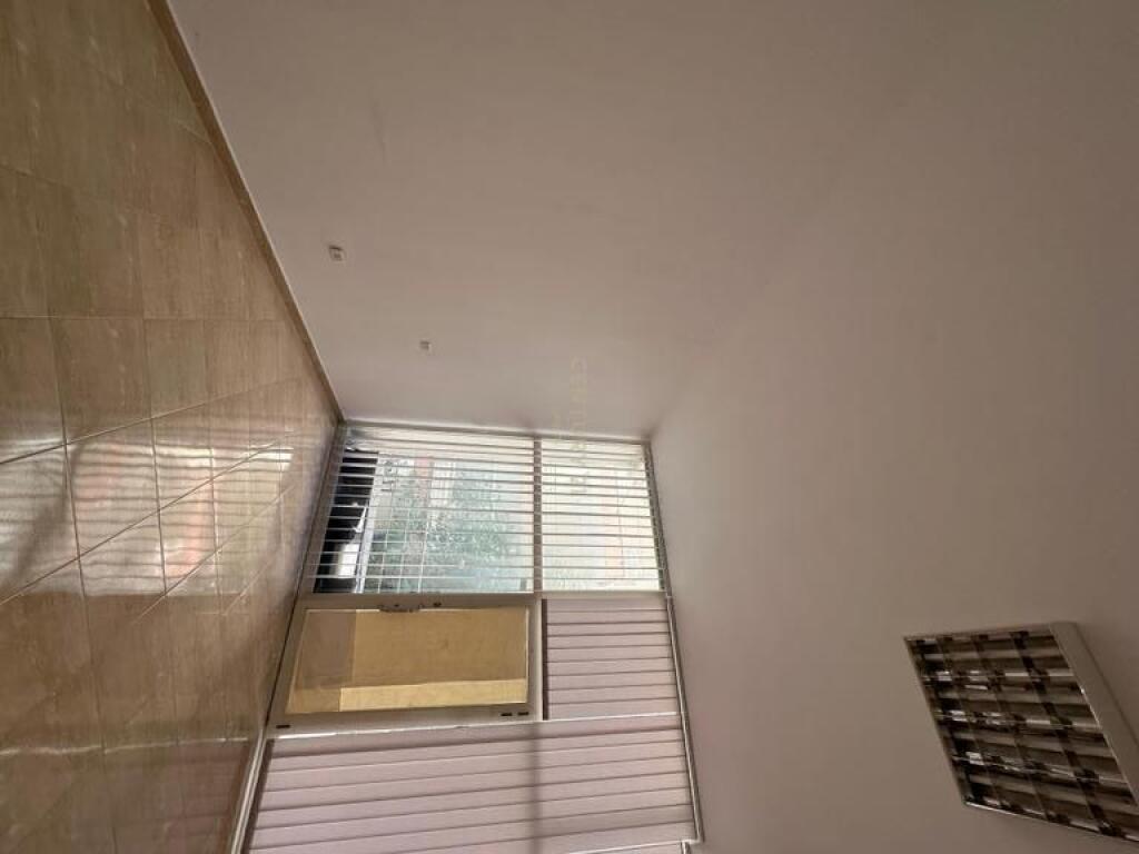 Locale commerciale (negozio) in affitto nella zona di Fresku 400 € /Mese