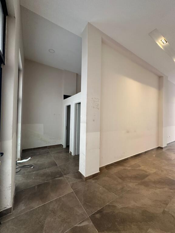 Shop for rent at 21 Dhjetori in Tirana