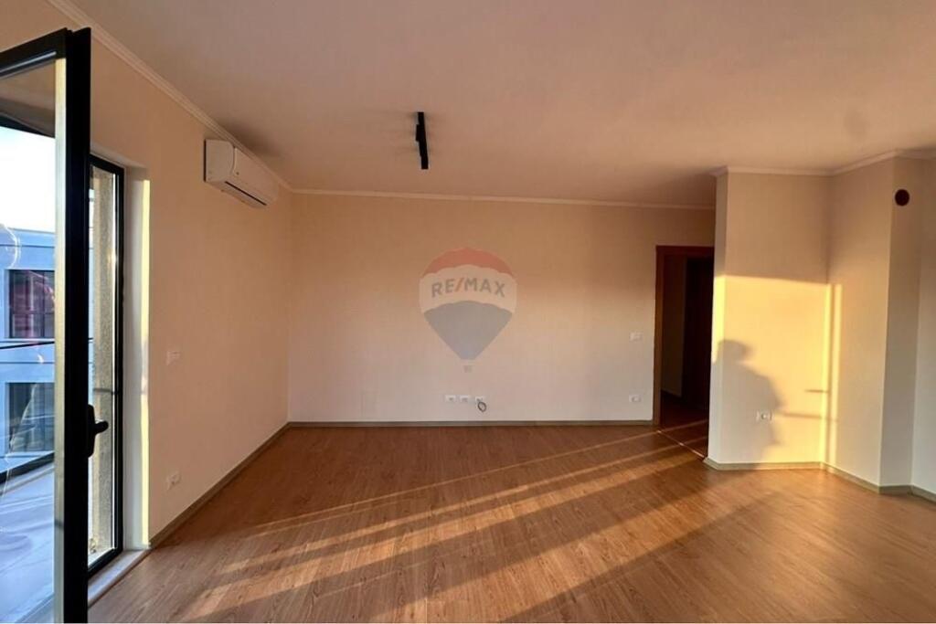 AMBIENT ME QIRA 2+1 5 Maji !