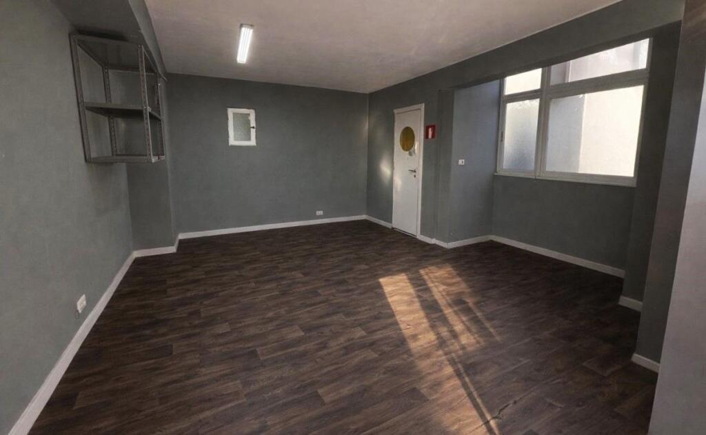 Zyre me qera tek Rruga e Kavajes (ID BZ27101) Tirane