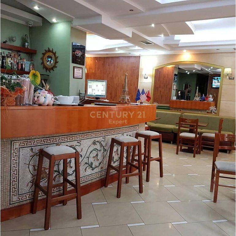 AMBIENT KOMERCIAL PER QIRA NE RRUGEN E KAVAJES ! 2,500 € /Muaj